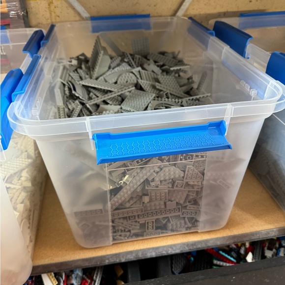 4lbs - Genuine LEGO Light Gray Random Bricks / Pieces / Plate Bulk Lot! - Picture 2 of 3